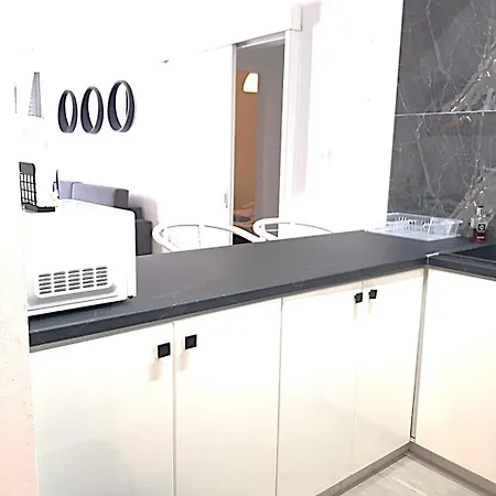 H&o Charming Hideaway