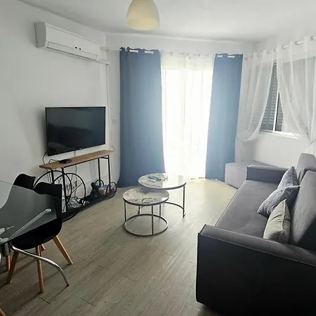 H&o Charming Hideaway