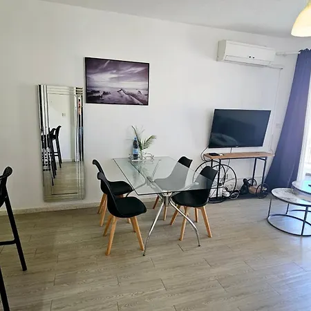 H&o Charming Hideaway