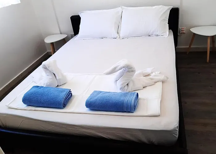 H&o Charming Hideaway