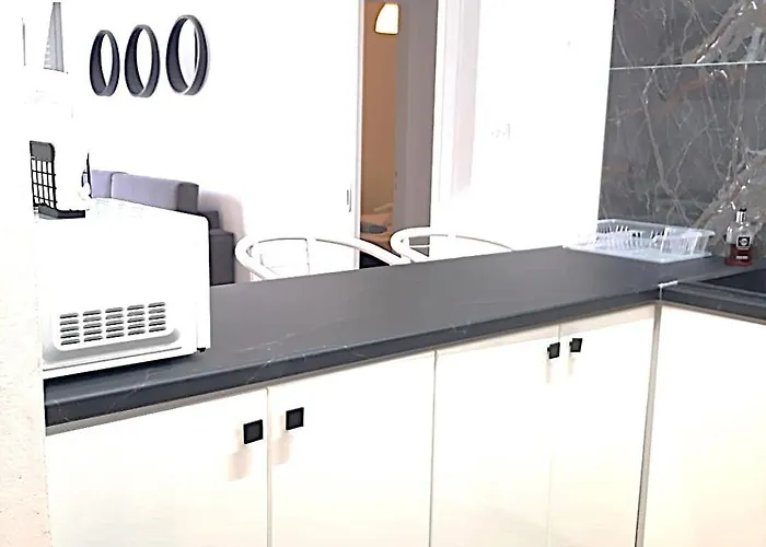 H&o Charming Hideaway