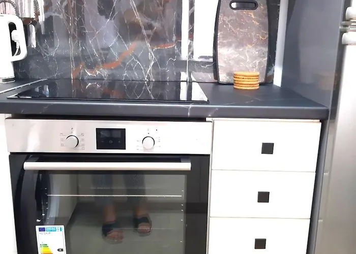 H&o Charming Hideaway