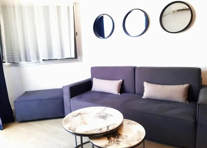 H&o Charming Hideaway