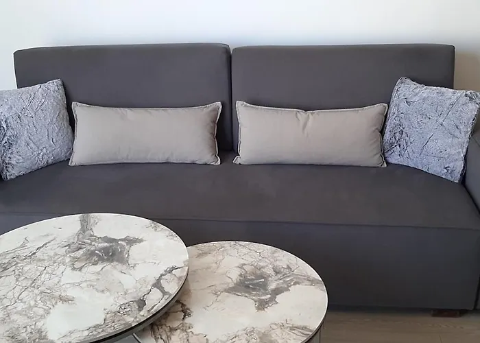 H&o Charming Hideaway