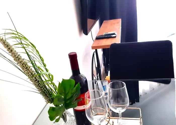 H&o Charming Hideaway * 파포스