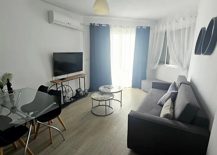 H&o Charming Hideaway